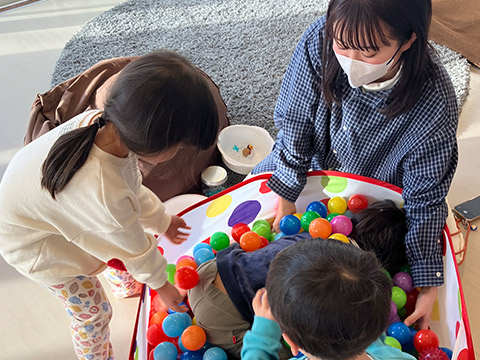 順番を学ぶボールプール